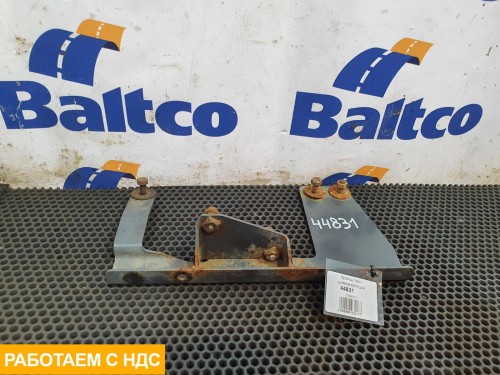 Кронштейн шумоизоляции правый